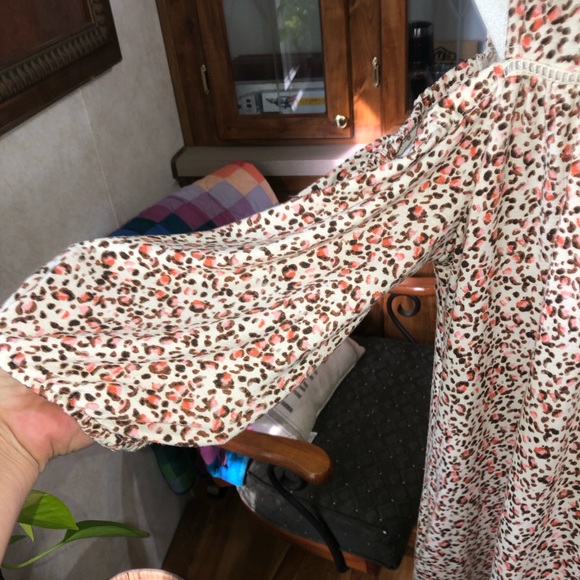 ROBERT LOUIS SIZE 2X WHITE COLD SHOULDER DRESS. BALLON SLEEVE BUTTON KEYHOLE EUC - Picture 2 of 5